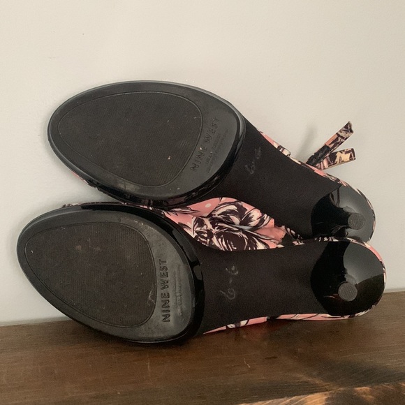 COPY - Nine West Punk Black Floral 3.25” Heels Size 10 - Picture 7 of 10